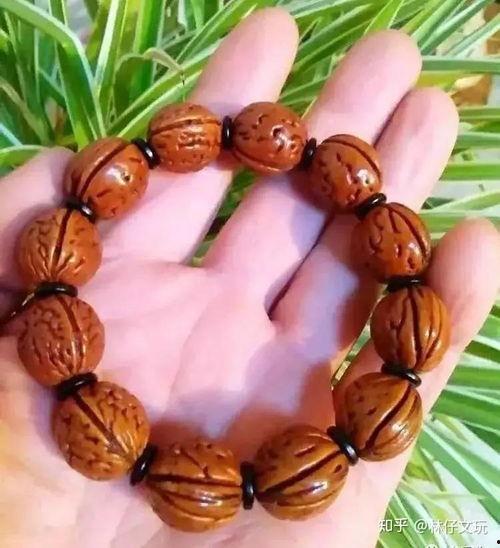 吃瓜网红18籽手串,揭秘吃瓜群众的潮流新宠 第3张 吃瓜网红18籽手串,揭秘吃瓜群众的潮流新宠 第3张